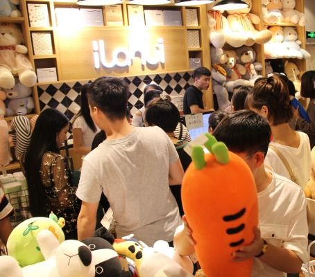 戀惠優(yōu)品 快時尚百貨產(chǎn)品與店鋪裝修設計解析